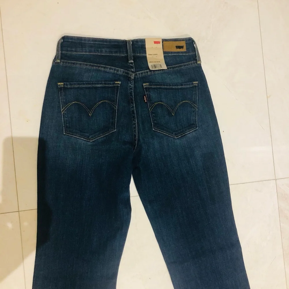 NWT Levi's Demi Curve Women's Mid Rise Straight Leg Jeans. Size 25 - Picture 8 of 11